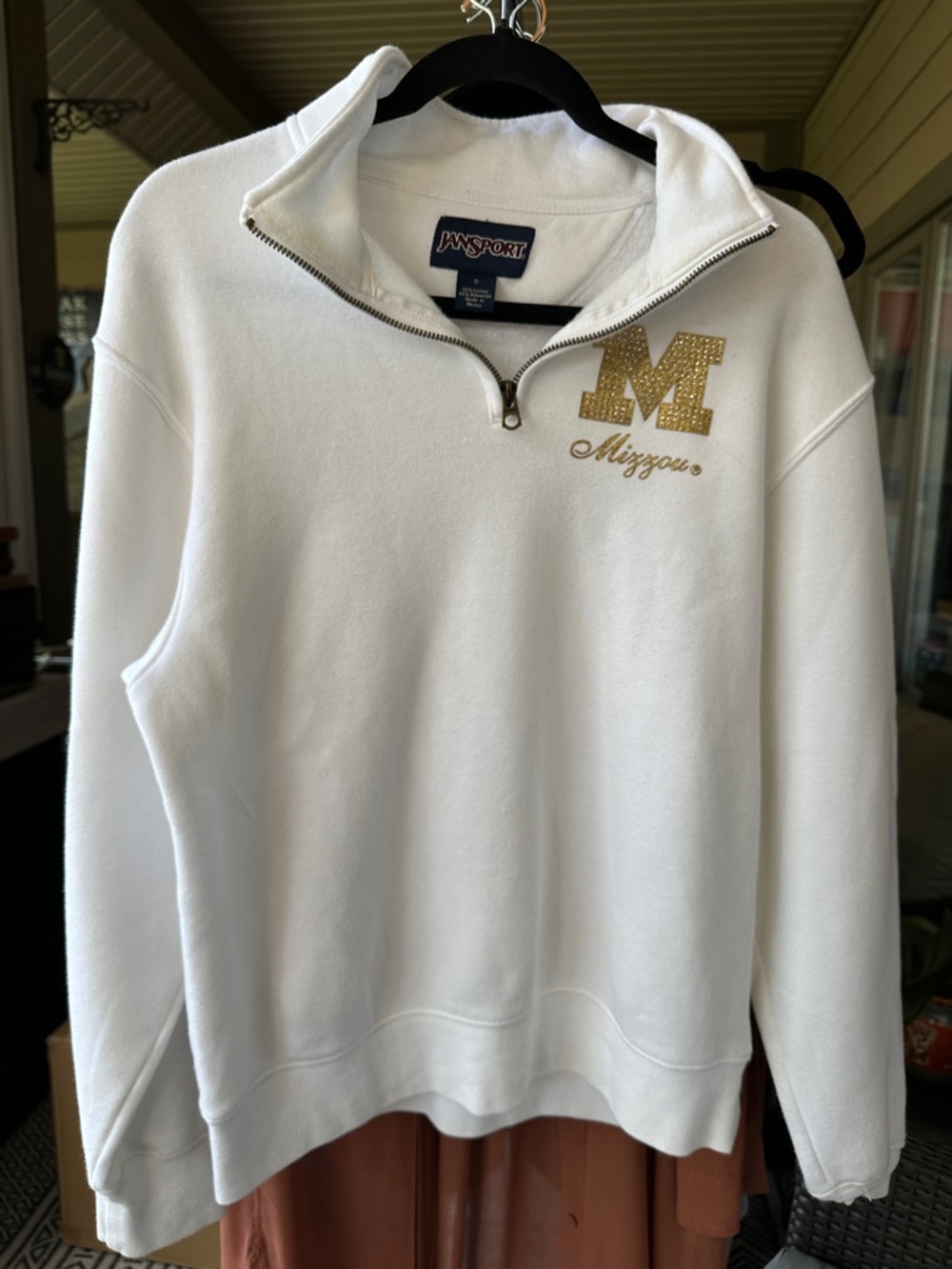 Jansport White Quarter-Zip Sweatshirt with Gold M Accent Small 21” P2P